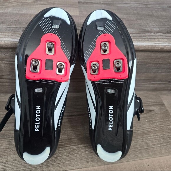 Peloton cycle shoes size 42 or Men's 9 women's 10.5 like new - Picture 8 of 8